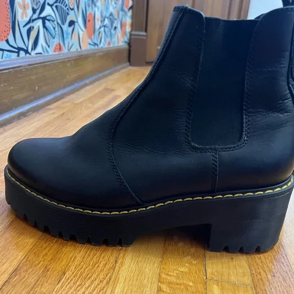 Dr. Martens Rometty Chelsea Boots - Picture 1 of 7